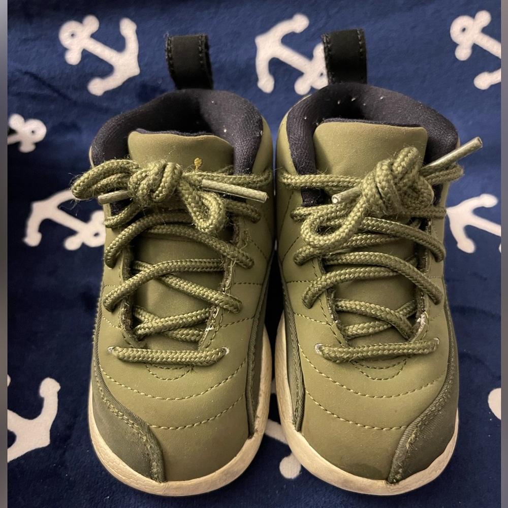 Jordan 12s toddler size 6c green. Worn.